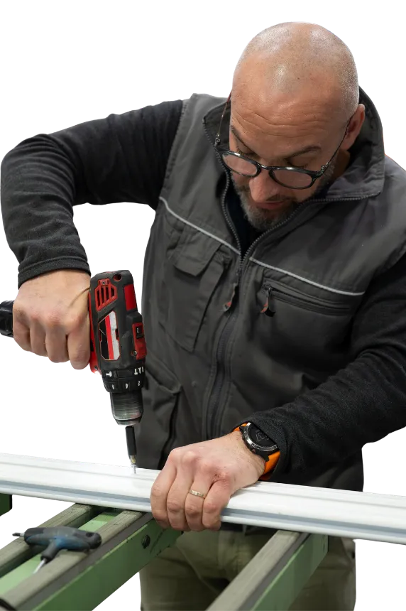 Empresa de ventanas en León cambiando carpintería antigua por PVC